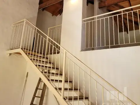 Casa 7 ambientes con 2 baños