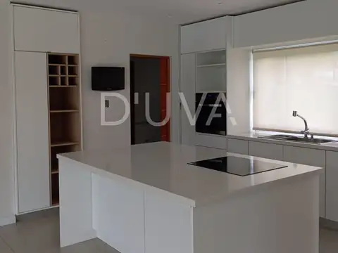 Casa en Venta en City Bell, USD 278.000