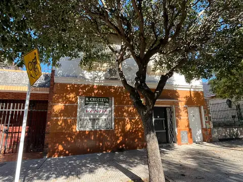 Amplio P.H 4 amb. al frente - VENTA