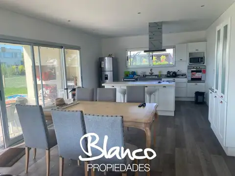 Casa 5 ambientes con 3 baños