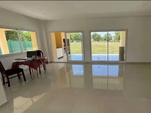 Casa en Alquiler en El Nacional Club de Campo, USD 850