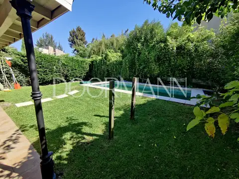 Casa en Venta | San Isidro Labrador | Villanueva | 3 plantas 3 habitaciones piscina PERMUTA
