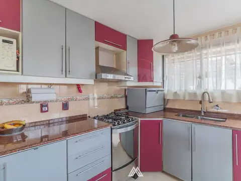 Casa 6 ambientes con 2 baños