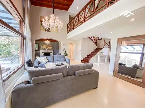 Casa 7 ambientes con 7 baños