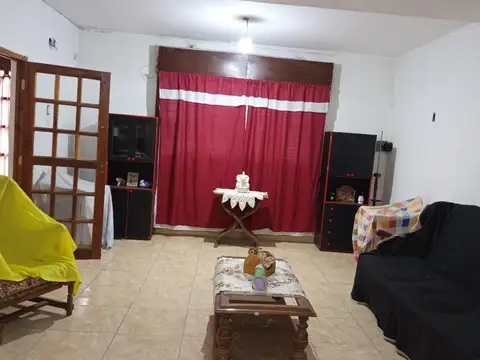 Casa 3 ambientes con 2 baños