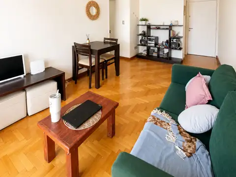 Departamento 4 ambientes al frente en Almagro