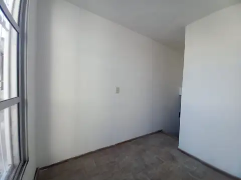 Excelente zona  1 dormitorio mas comodín
