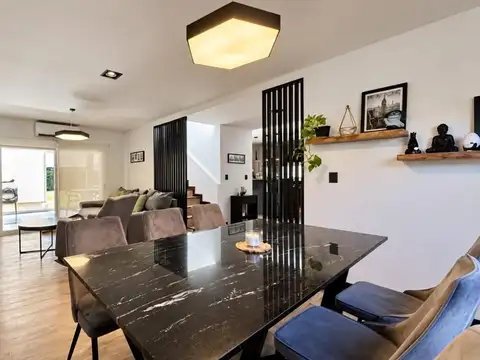 Casa en Venta con 4 cocheras