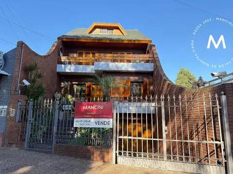 Casa en venta de 5 ambientes con cocheras, jardín, quincho y playroom - Villa Ballester