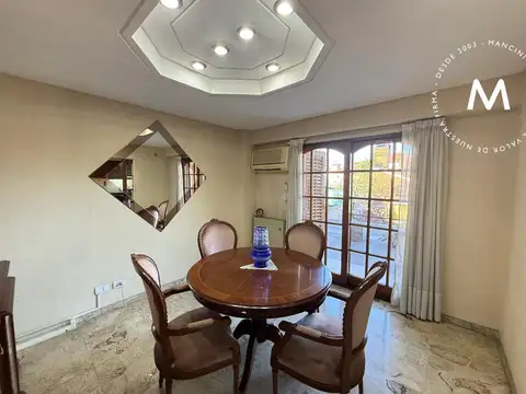 Casa en venta de 5 ambientes con cocheras, jardín, quincho y playroom - Villa Ballester