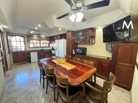 Casa 5 ambientes con 5 baños