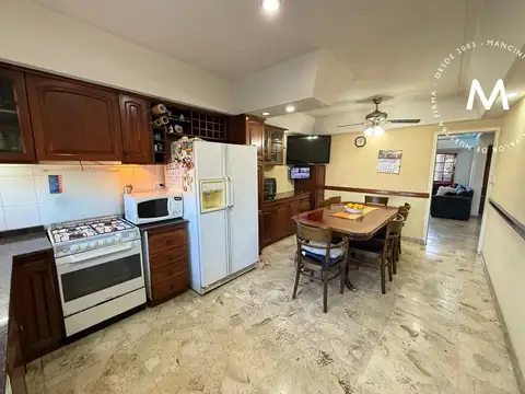 Casa en Venta con 7 cocheras