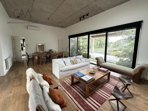 Casa 5 ambientes con 3 baños
