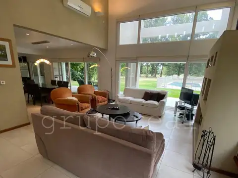 Casa 5 ambientes con 2 baños