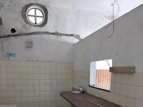 Local en Alquiler en Isidro Casanova, $ 200.000