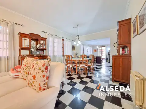 Casa 4 ambientes con 3 baños