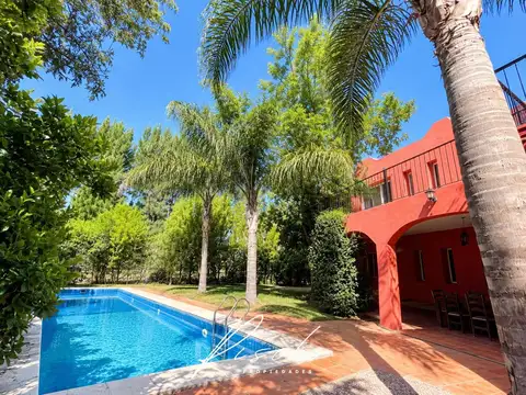 Casa en Alquiler con 2 cocheras