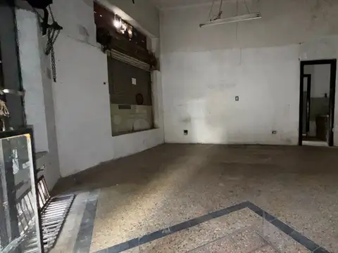 Local comercial de 33 m2 aprox + Habitacion + Sotano, Baño