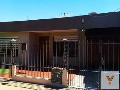 Casa en venta - 2 dormitorios 1 baño - 90mts2 - Berazategui