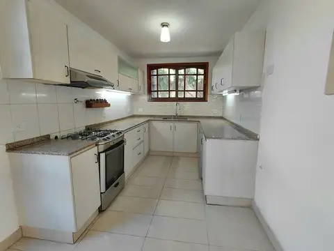 CASA VENTA AMPLIO LOTE 3 DORM PILETA ESCRITU Pilar