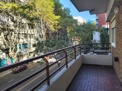 Avenida Hipólito Yrigoyen 3600