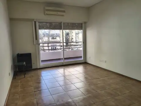 Alquiler 2 ambientes Almagro con balcón