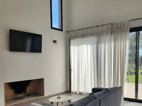 VENTA CASA BARRIO STA EMILIA-PILAR DEL ESTE 562 mt