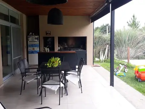 Casa en lote de 1200 m2 en Altos de Campo Grande