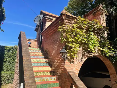 Casa 6 ambientes con 5 baños