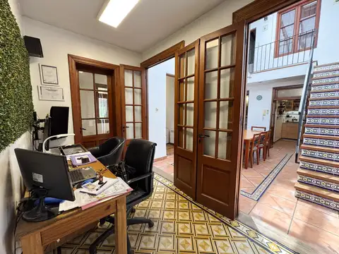 Casa en Venta, Abasto, Rosario, 3 dormitorios con patio, pasillo unico !