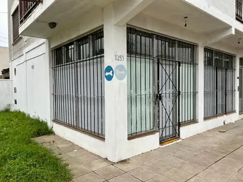 ALQUILER - LOCAL EN ESQUINA