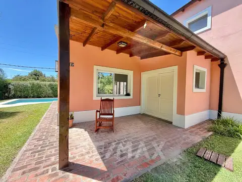 VENTA CASA MAPUCHE 4 AMB CON PILETA LOTE ARBOLADO