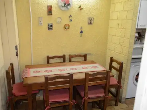 Casa 5 ambientes con 2 baños