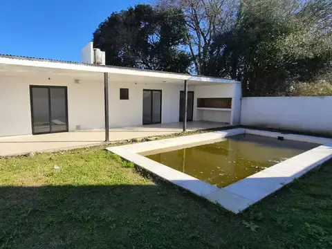 CASA EN VENTA DOS DORMITORIOS ROLDAN