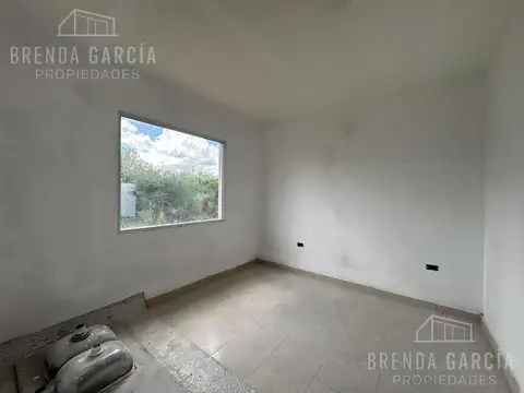 Casa 3 ambientes con 1 baño