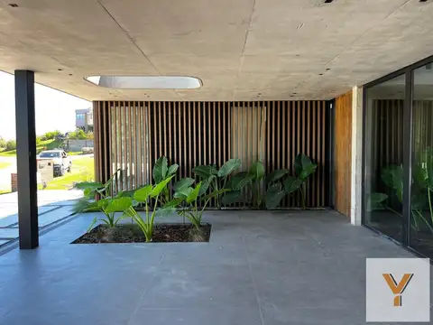 Casa 7 ambientes con 5 baños