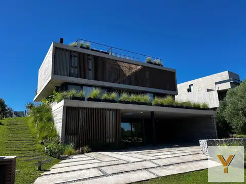 Casa en venta - 5 Dormitorios 5 Baños - Pinamar