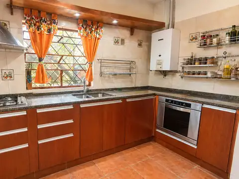 Casa 5 ambientes con 1 baño