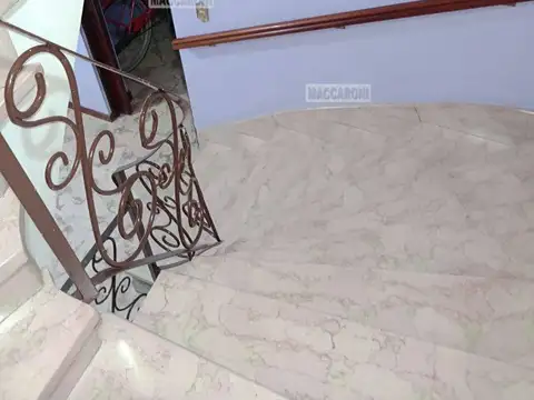 Depto Tipo Casa en Venta de 5 ambientes