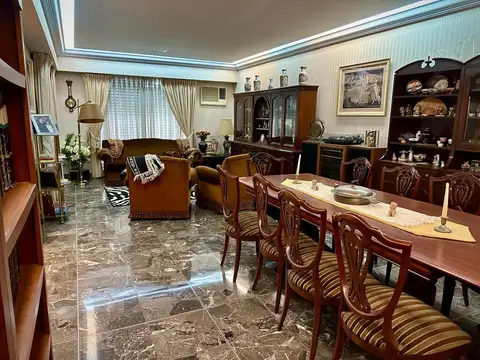 Casa de 500 m2 en la zona de Unicenter- a pocas cuadras de la autopista