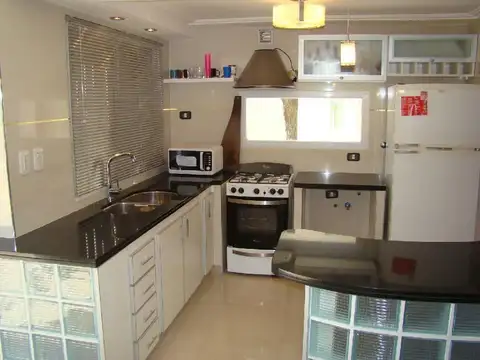Casa 4 ambientes con 3 baños