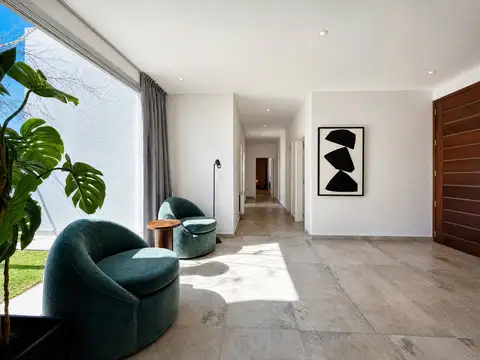 Casa en Venta con 6 cocheras