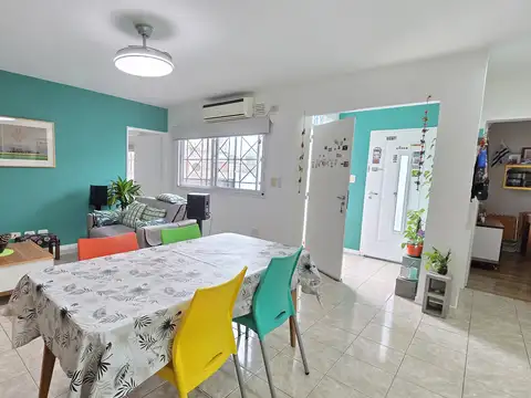 Impecable PH 3 ambientes con terraza y parrilla