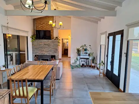 Casa en Venta con 2 cocheras
