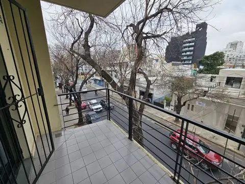 Departamento en Alquiler en Coghlan, $ 650.000