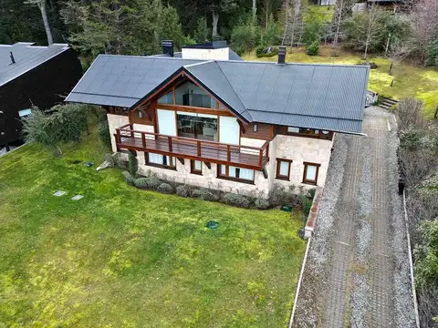 Casa en Venta en Arelauquen. Arquitectura Patagonica. Vista al Cerro Ventana. Cerca de Catedral
