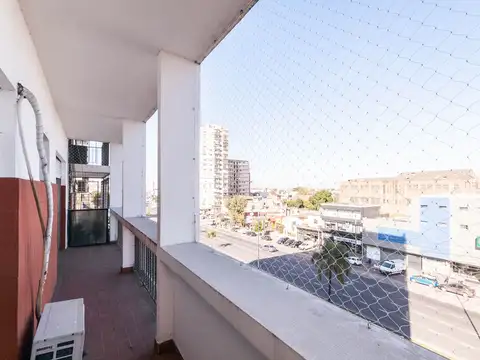 DEPARTAMENTO 3 AMBIENTES CON BALCÓN AL FRENTE
