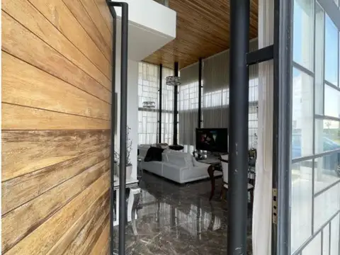 Casa en Alquiler Temporal con 4 cocheras