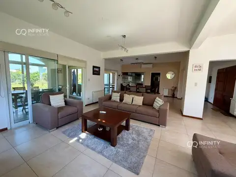 Casa en Venta con 5 cocheras
