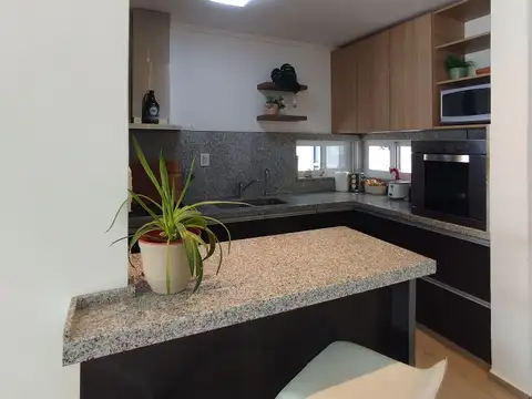 Casa 6 ambientes con 3 baños